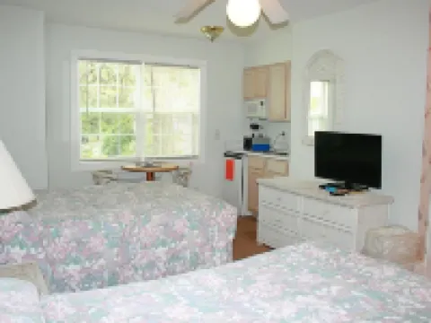 Brunswick Plantation Studio Unit 604l with Outdoor Pool and 27 Hole Golf Course Onsite by Redawning Hotels in Calabash