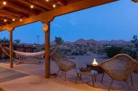 Sukha Life Retreat - Beautiful Views, Close to Jtnp W/Hot Tub! 2 Bedroom Home by RedAwning Hotels in Joshua Tree
