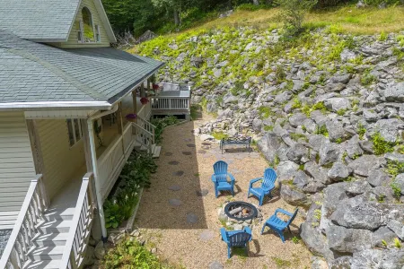 Elevated Lifestyle, Spacious 6 Bdrm w/ Hot Tub!