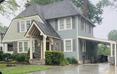 Carroll Manor: RecentlyRenovated English Tutor. Sleeps 8 Hotels near The Highlands Museum & Discovery Center