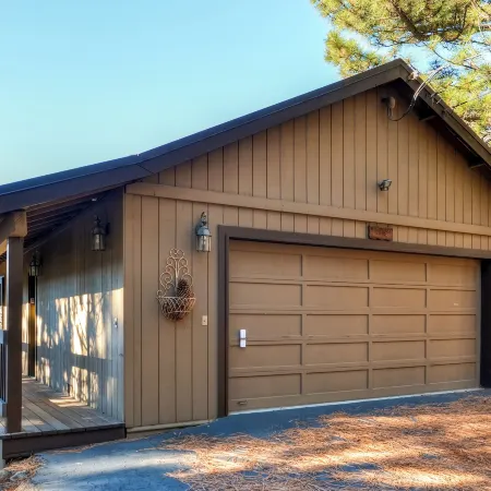 Cozy Lake-View Hideaway! Pet-Friendly Truckee Home