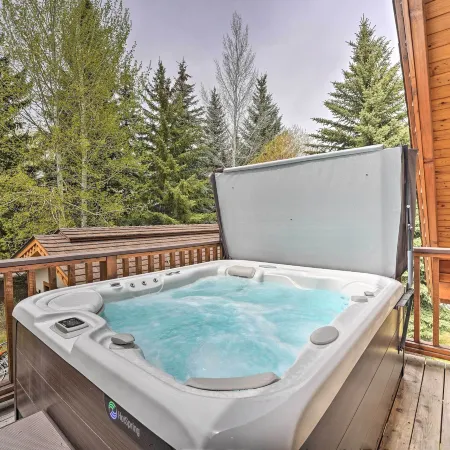 Serene Sun Valley Home w/ Hot Tub & Mtn Views