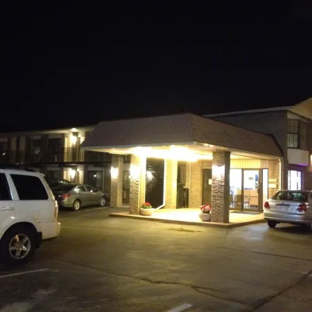 Oasis Motel by the Falls