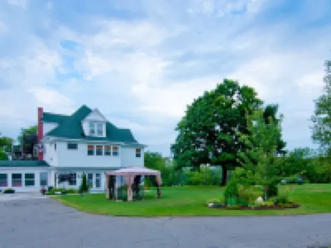 Shamrock Suites โรงแรมในCarleton County