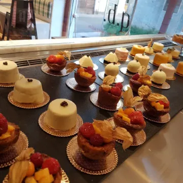 Monza City Rooms & Studios