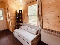 Green Cabin in Surry close to Acadia and Bar Harbor Hotels in Surry