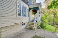 Walk to Syracuse Campus: Family-Friendly Home!