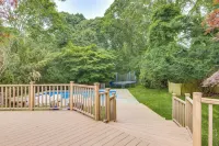 Hamptons Vacation Rental w/ Salt Water Pool - Parkplatz