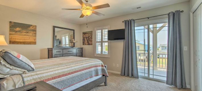 Surf City Escape w/ 6 Decks: Steps to Beach Hotels in Pender County