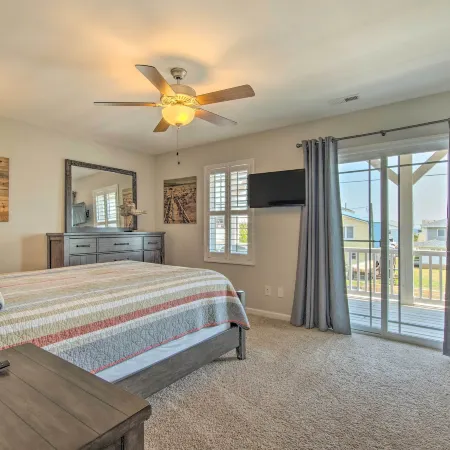 Surf City Escape w/ 6 Decks: Steps to Beach