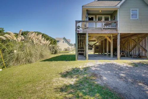 Near Ocean: Buxton Townhome w/ Patio! - parking