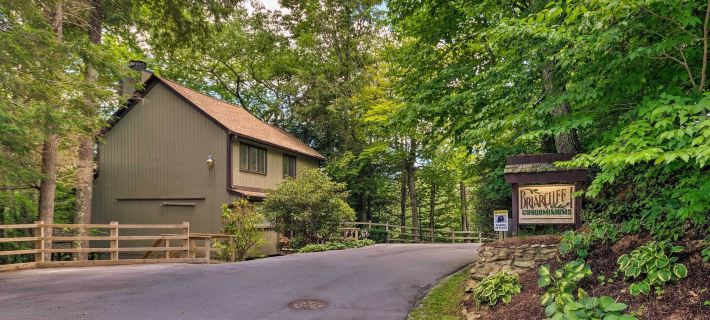 Steps to Sugar Mountain! Condo w/ Furnished Deck Ξενοδοχεία στην πόλη Avery County