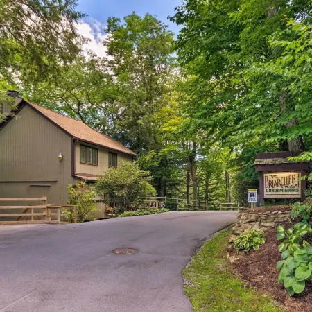 Steps to Sugar Mountain! Condo w/ Furnished Deck