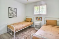 Pet-Friendly Norfolk Retreat ~ 7 Mi to Beach! - 3-نجوم