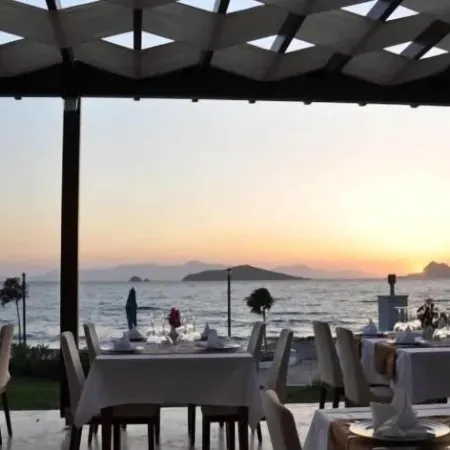 Small Beach Hotel