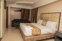 Romeneo Grand Royal Hotel
