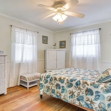 1 Mi to Anna Maria Island Pet-Friendly Retreat