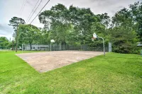 Bright Home w/ Dock on Lake Conroe! - spa