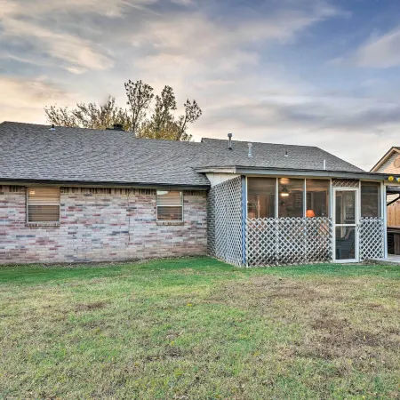 Home w/ Screened Porch ~ 10 Miles to Dtwn OKC! Hotels in Moore