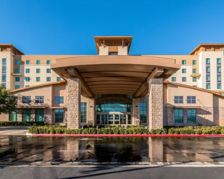 เอ็มบาสซีสวีทส์ ปาล์มเดล โรงแรมในปาล์มเดล