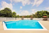 Howard Johnson by Wyndham Lexington Hotels in South River