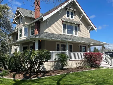 Relax Inn The Grove Отели в г. Форест Гров