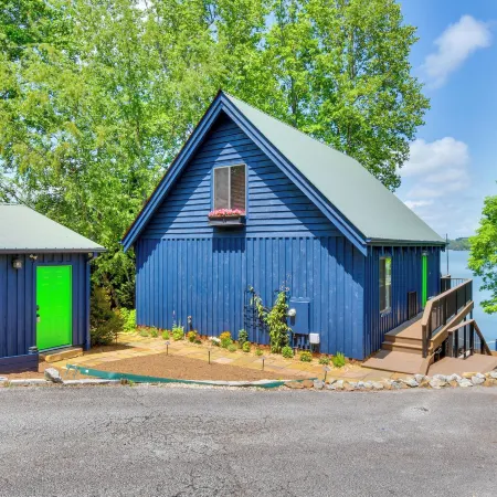 Beautiful Lake Keowee Home w/ Boat Dock & Fire Pit