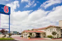 모텔 6 오스틴 미드타운 오스틴 호텔