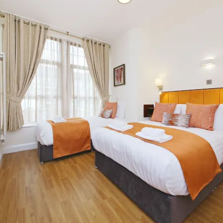 Imperial Guest House Ltd. Отели рядом с достопримечательностью «Фелтхам»