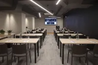 Moxy Patra Marina