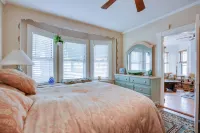 Quaint Beverly Townhome Walk to Beach and Downtown! - Wifi