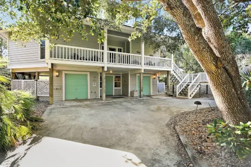 Resting Beach Face! 5BR estate on Golf Course w/3Decks, 2Fireplaces & Sundeck