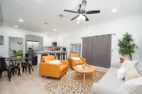 Charming 3-bedroom house in fabulous Brenham with WiFi, AC