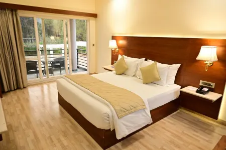 Mastiff Grand Dharwad Отели рядом с достопримечательностью «Kamat Tourist»