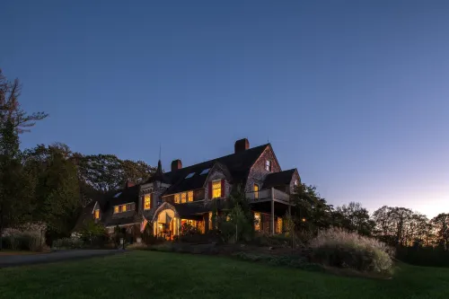 Inn at Lake Joseph - Pet friendly