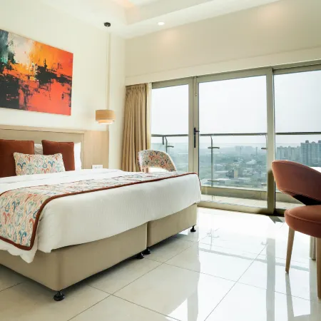 AR Suites Klj Square Отели рядом с достопримечательностью «Курорт Аапно Гхар»