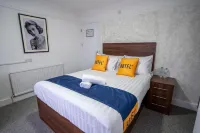 OYO Greenway Stays Hotels in Denham