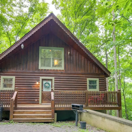 Hot Tub + Pool Table: Secluded Seiverville Cabin