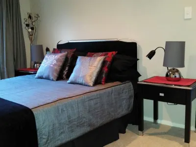 Larchmont Heights, slightly out of town, peaceful, beautiful mountain views. Hotels in Arthurs Point