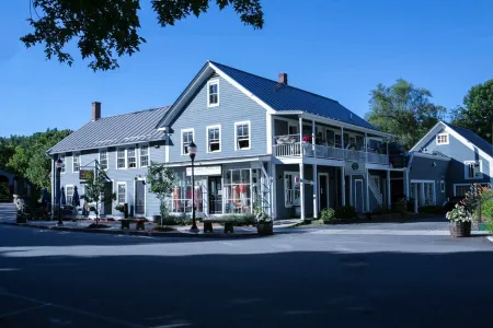 Rare deluxe 1 bdrm w/views of the Covered Bridge