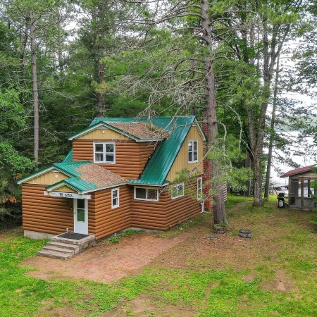 Private Dock and Screened Porch Echo Lake Cabin