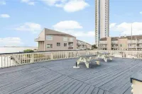 Lovely 2 Bedroom condo with marina view and pool