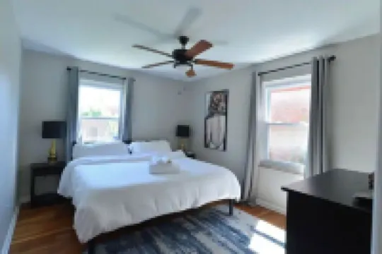 The Gatsby  Hot Tub  Patio  King Bed  Fast WiFi  Near OSU and Victorian Village