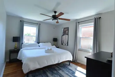 The Gatsby  Hot Tub  Patio  King Bed  Fast WiFi  Near OSU and Victorian Village