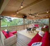 Lake view & tree house vibes with 2 outdoor decks!
