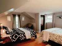 Charming 4-bedroom house in enchanting Millinocket with AC, WiFi Hotels in Millinocket