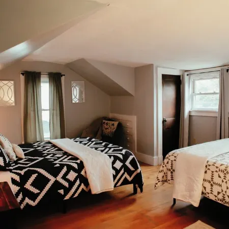 Charming 4-bedroom house in enchanting Millinocket with AC, WiFi Отели в г. Миллинокет