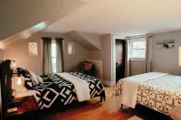 Charming 4-bedroom house in enchanting Millinocket with AC, WiFi Hotel a Millinocket