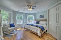 Bright Ozarks Condo w/ Balcony & Lake Views! - 3-Star