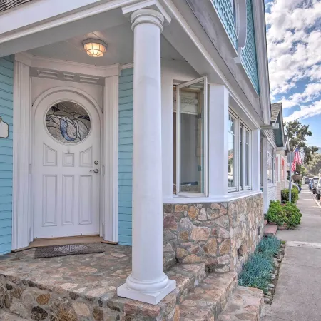 Catalina Island Home Walk to Main Street Beach!
